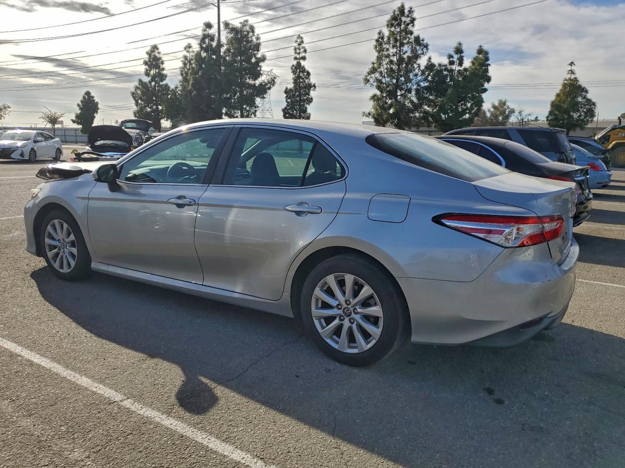 2018 TOYOTA CAMRY L photo 2