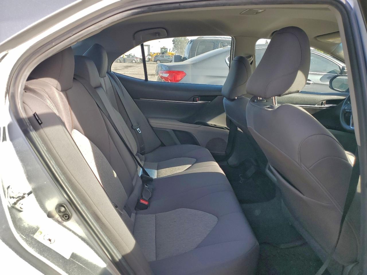 2018 TOYOTA CAMRY L photo 10