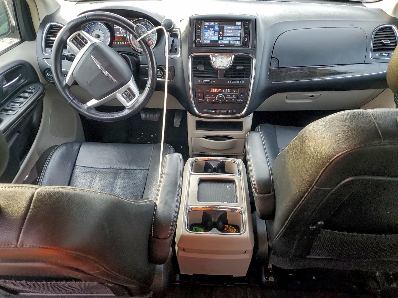 2015 CHRYSLER TOWN & COUNTRY TOURING L photo 8