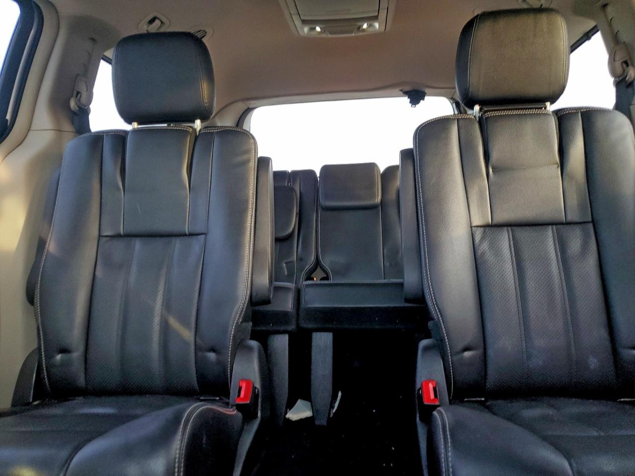 2015 CHRYSLER TOWN & COUNTRY TOURING L photo 10