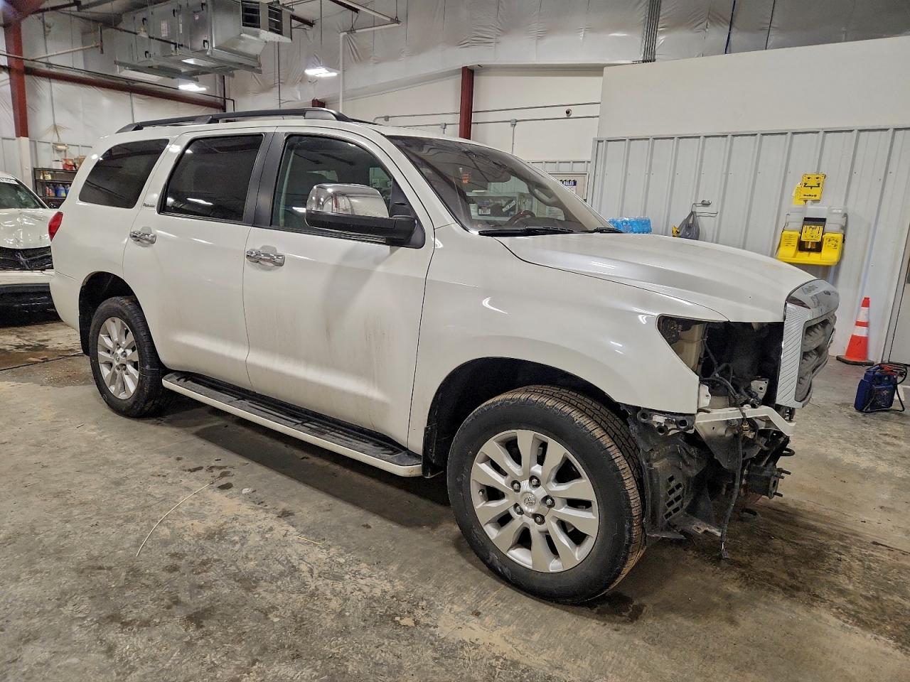 2014 TOYOTA SEQUOIA PLATINUM photo 4