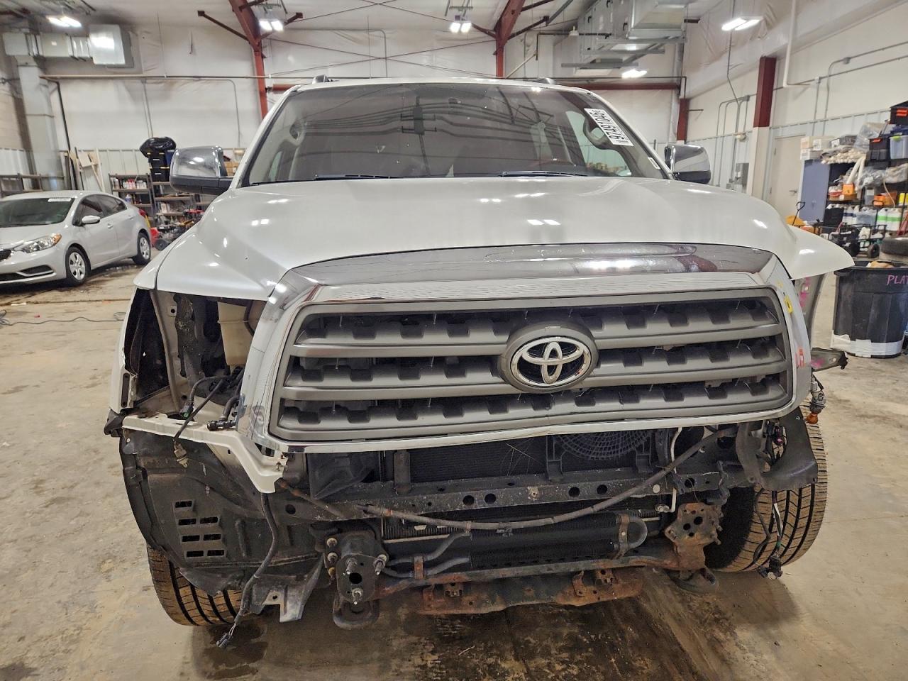 2014 TOYOTA SEQUOIA PLATINUM photo 5