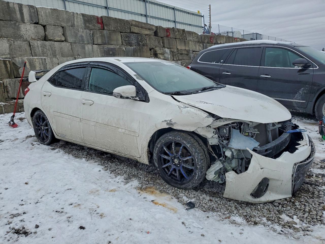 2015 TOYOTA COROLLA L photo 4