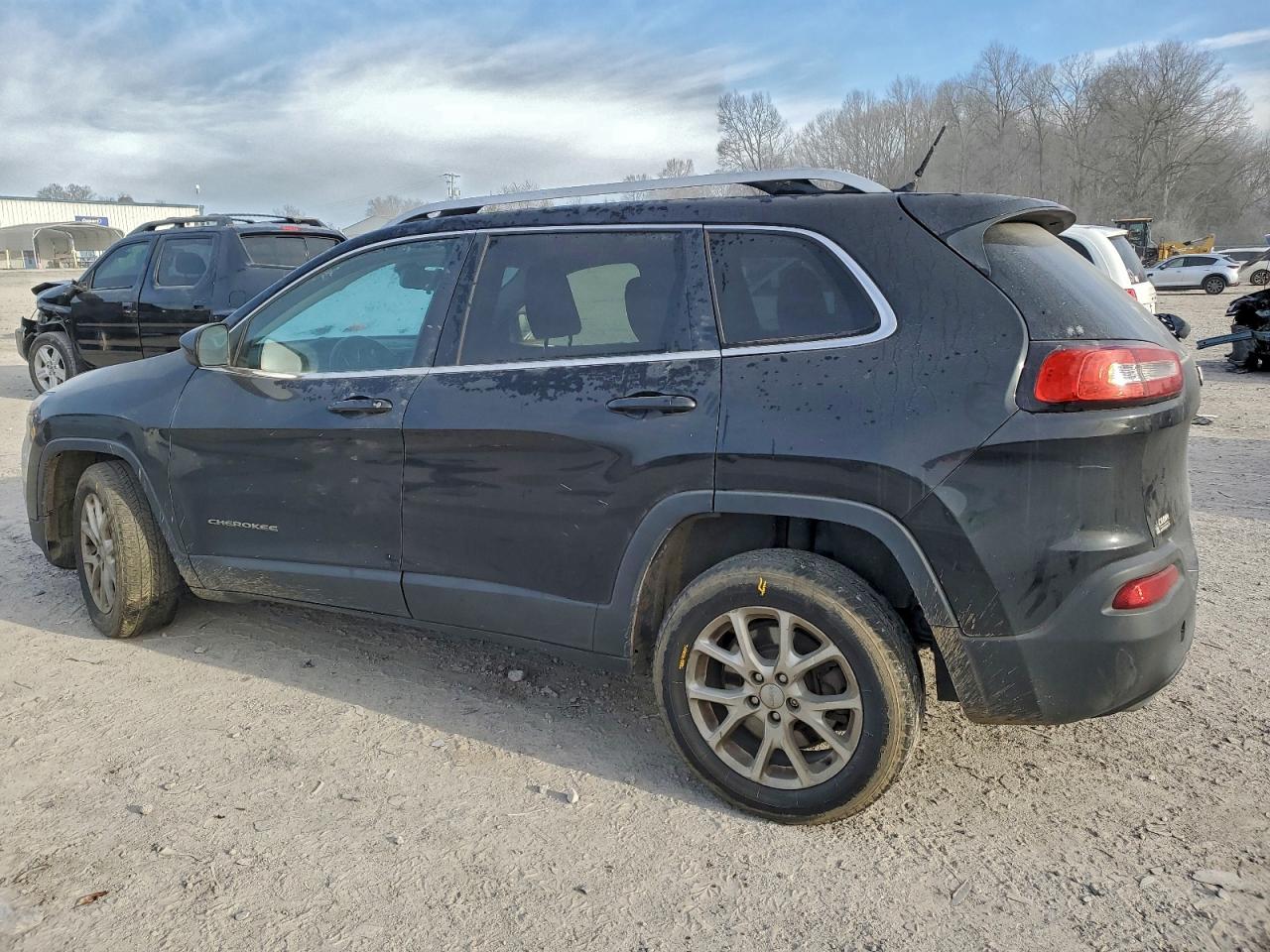 2015 JEEP CHEROKEE LATITUDE photo 2