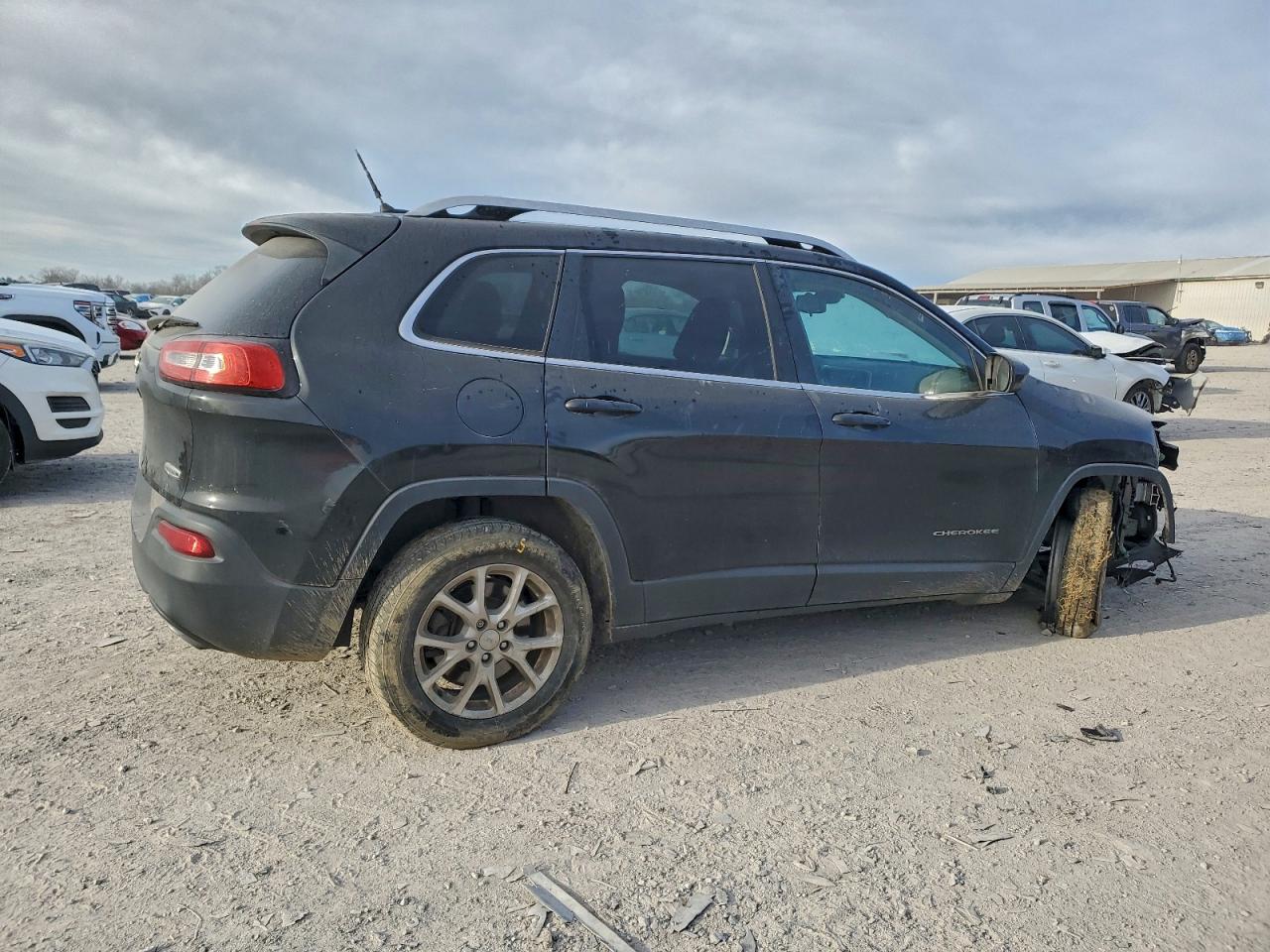 2015 JEEP CHEROKEE LATITUDE photo 3
