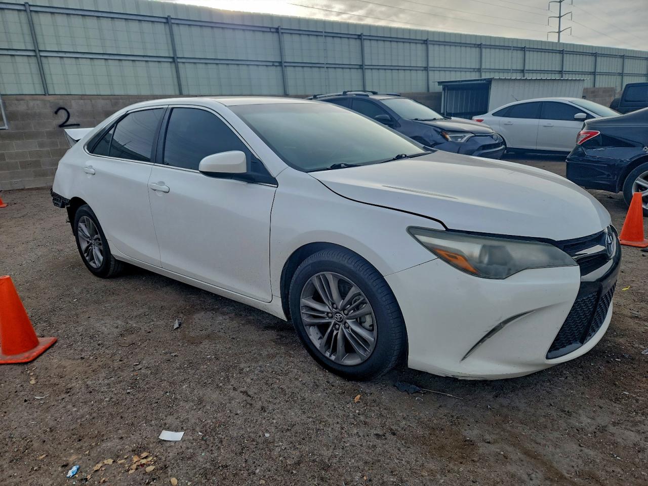 2016 TOYOTA CAMRY LE photo 4