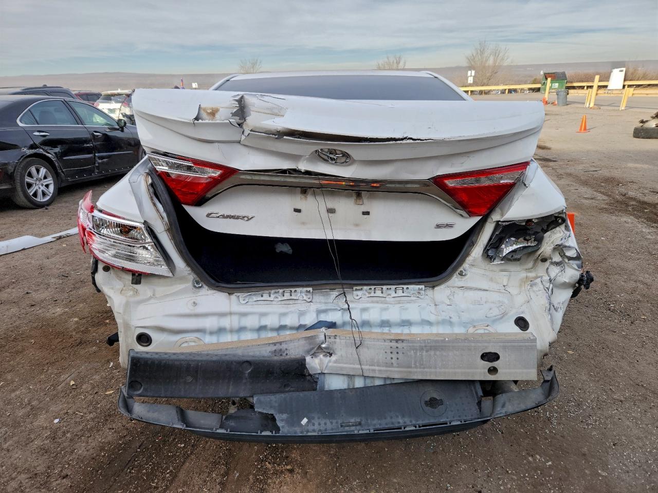 2016 TOYOTA CAMRY LE photo 6