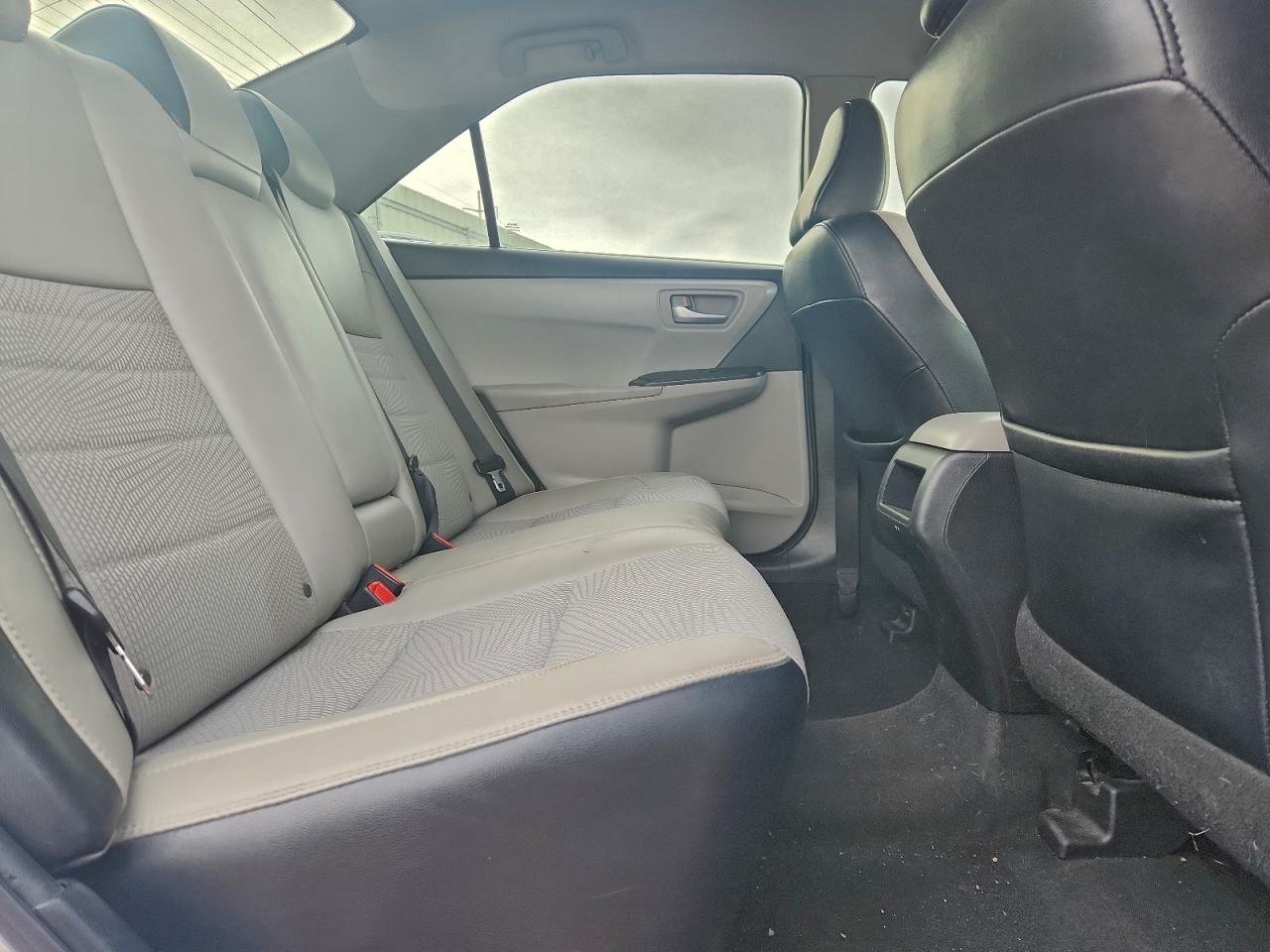 2016 TOYOTA CAMRY LE photo 10