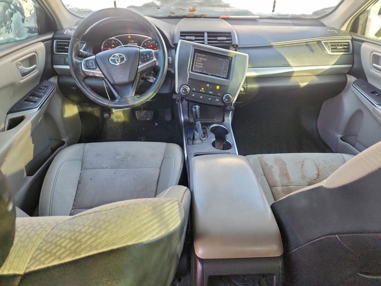 2016 TOYOTA CAMRY LE photo 8