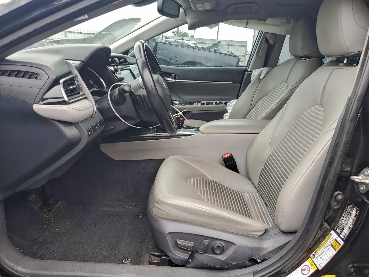 2019 TOYOTA CAMRY L photo 7