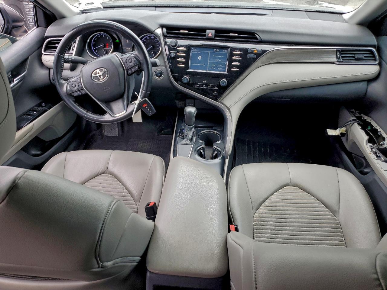 2019 TOYOTA CAMRY L photo 8