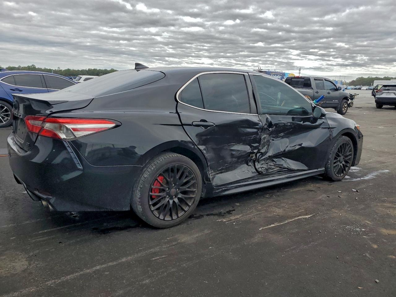 2019 TOYOTA CAMRY L photo 3