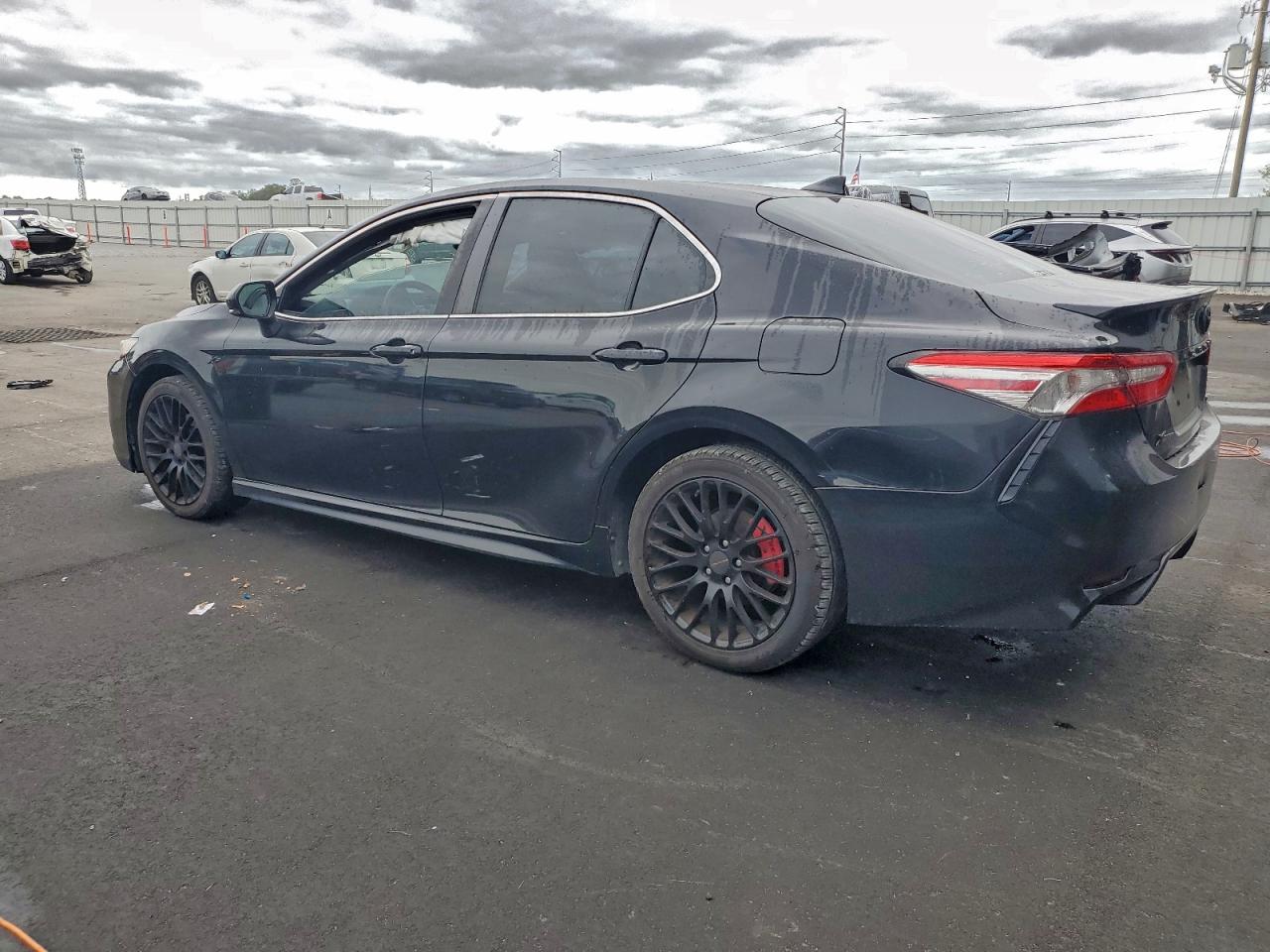 2019 TOYOTA CAMRY L photo 2