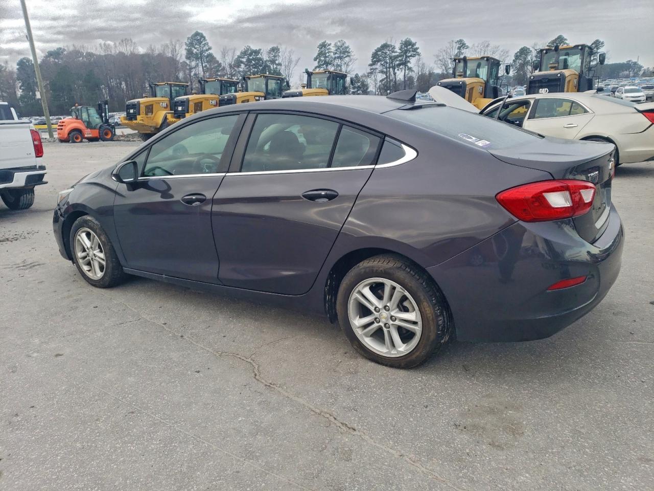 2017 CHEVROLET CRUZE LT photo 2