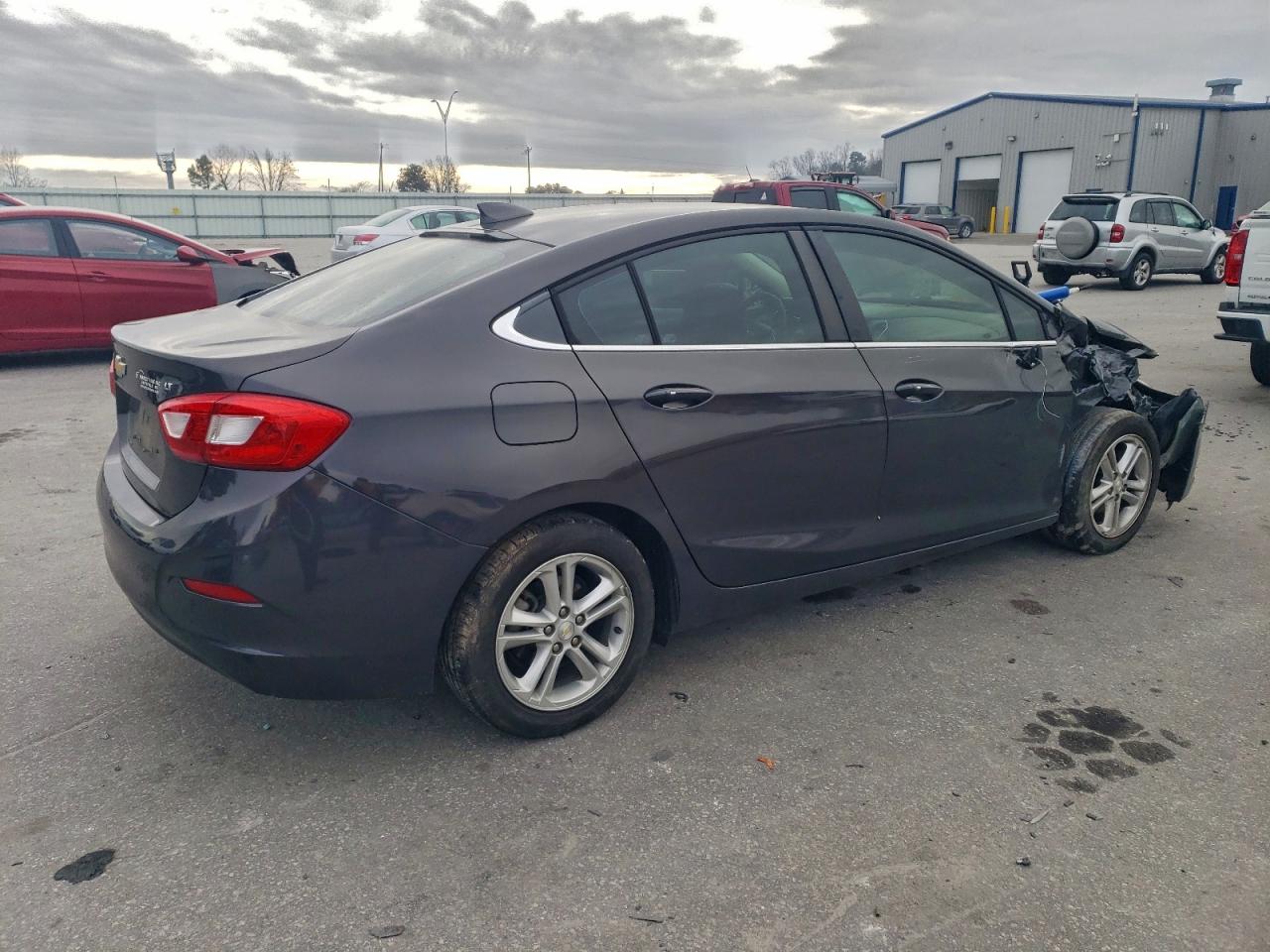 2017 CHEVROLET CRUZE LT photo 3