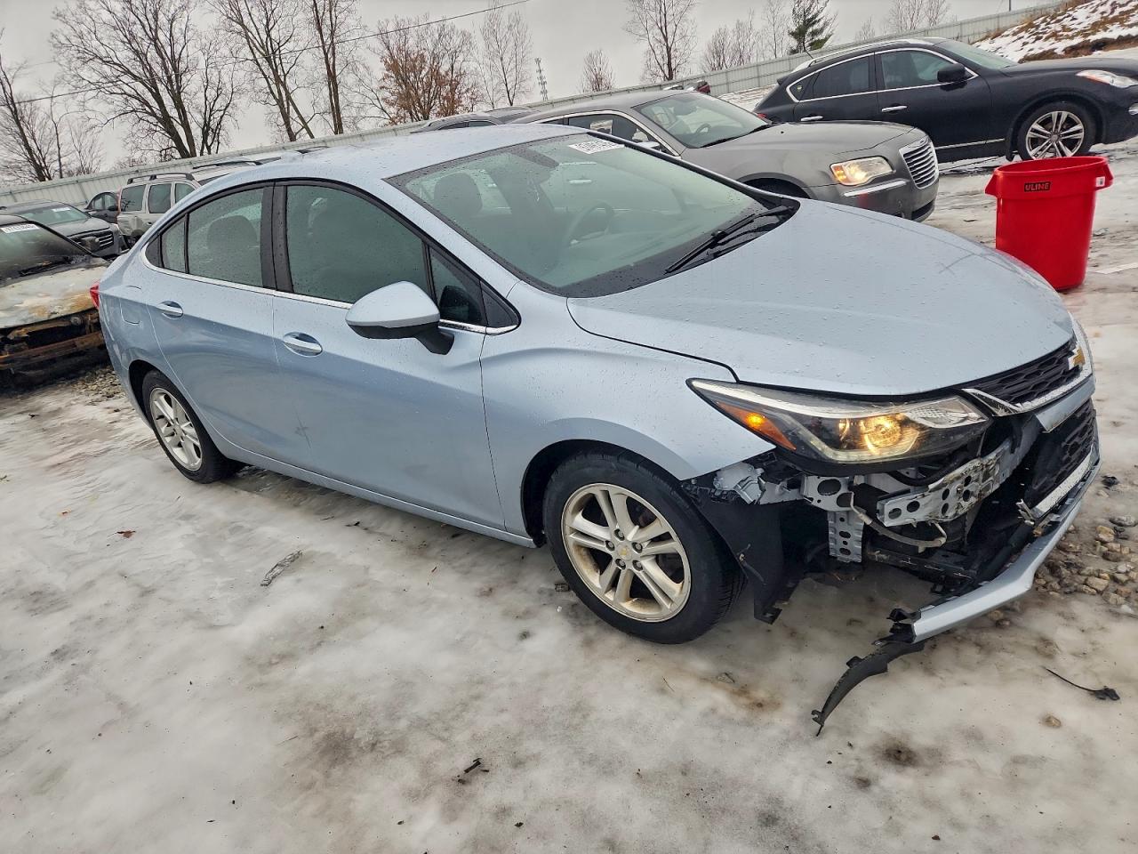 2017 CHEVROLET CRUZE LT photo 4