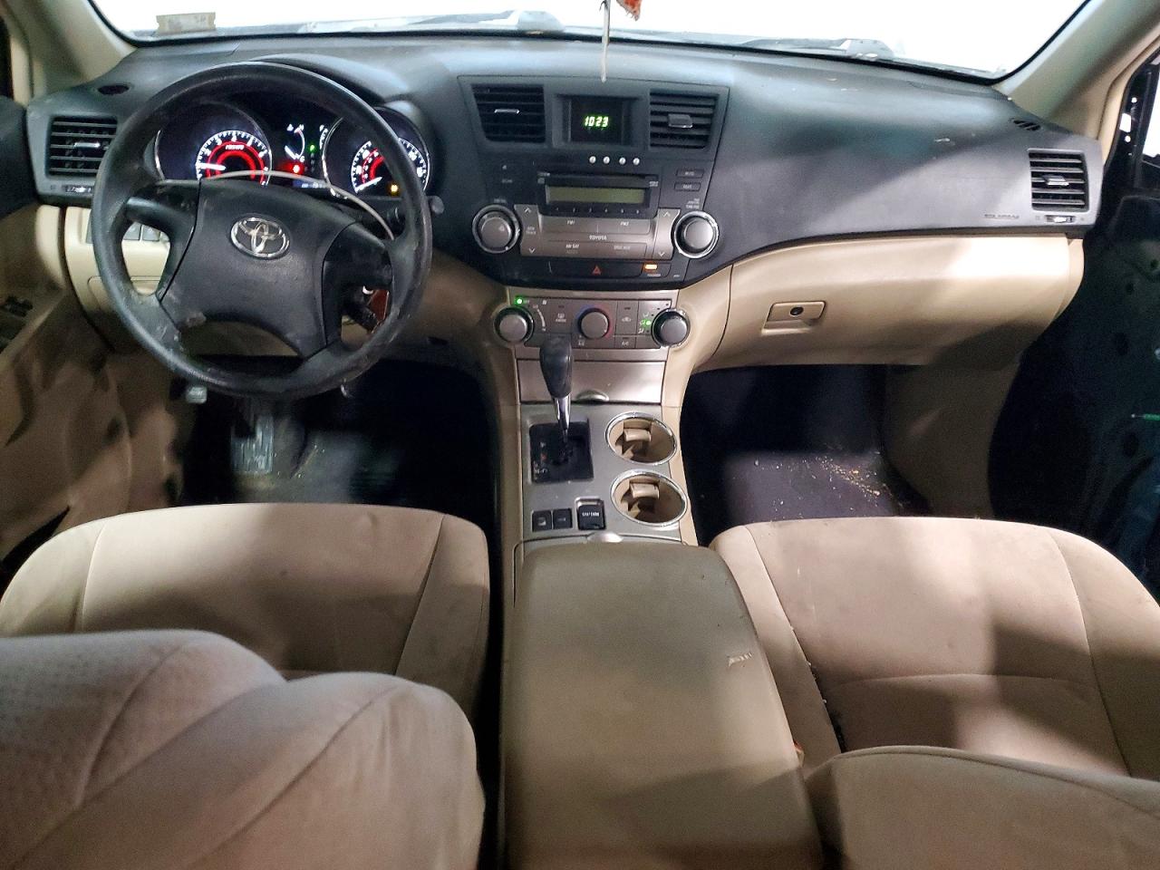 2011 TOYOTA HIGHLANDER BASE photo 8