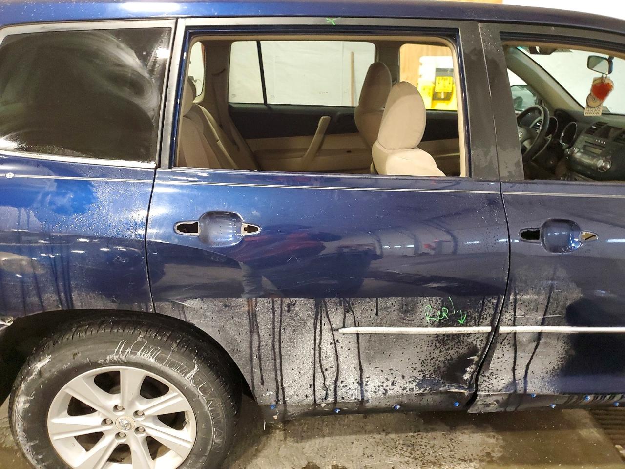 2011 TOYOTA HIGHLANDER BASE photo 11