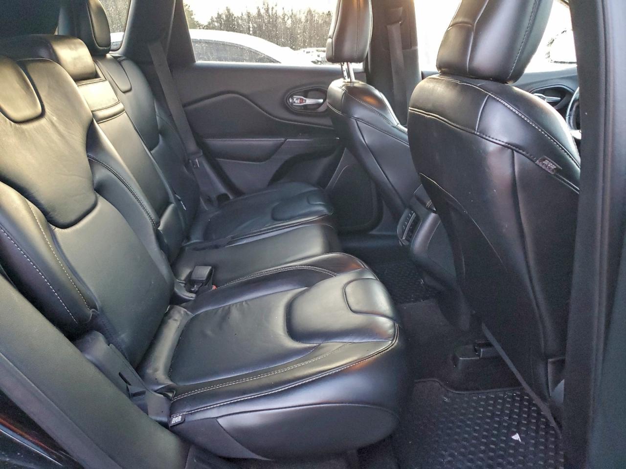 2015 JEEP CHEROKEE LATITUDE photo 11