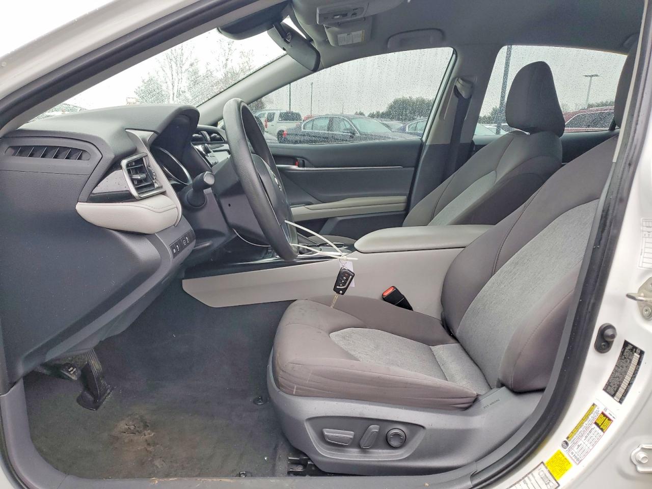 2020 TOYOTA CAMRY LE photo 7