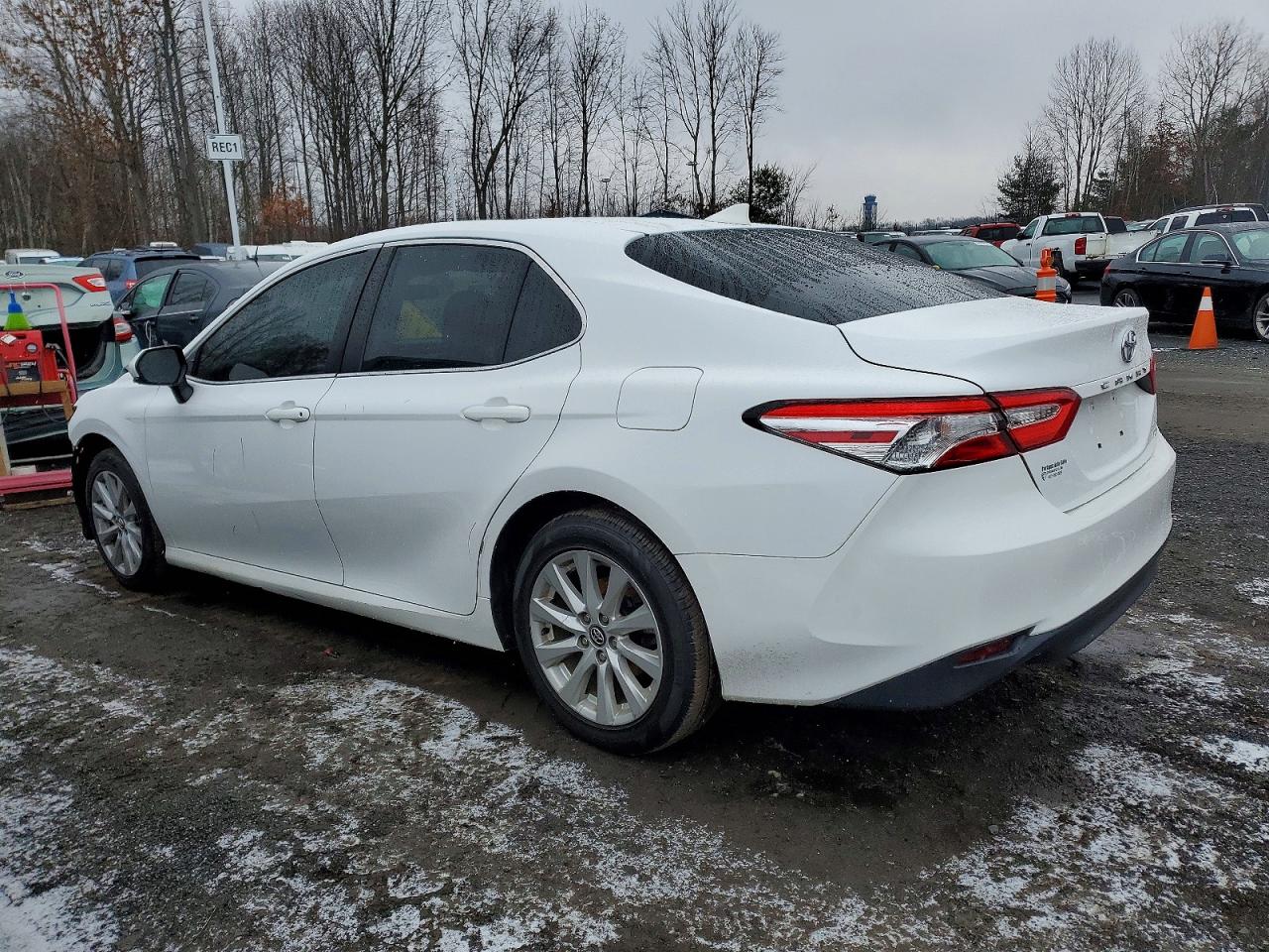 2020 TOYOTA CAMRY LE photo 2