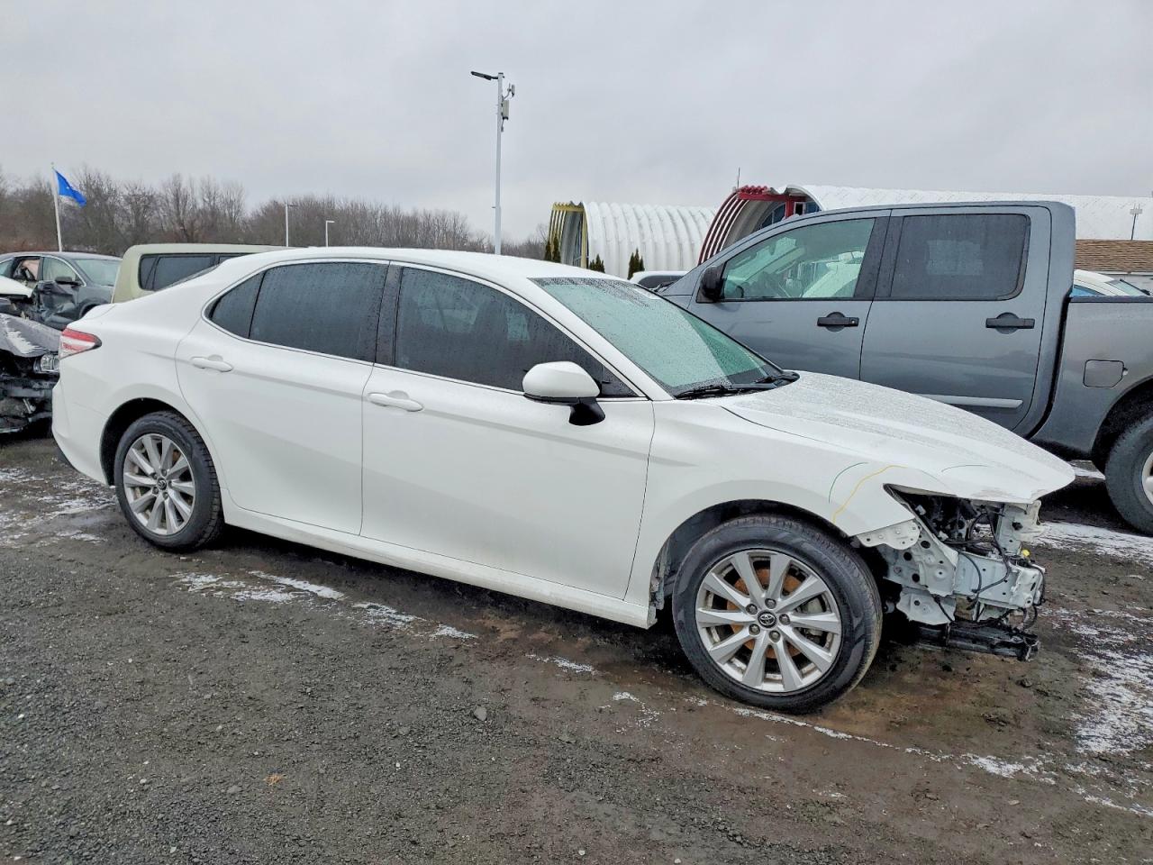 2020 TOYOTA CAMRY LE photo 4