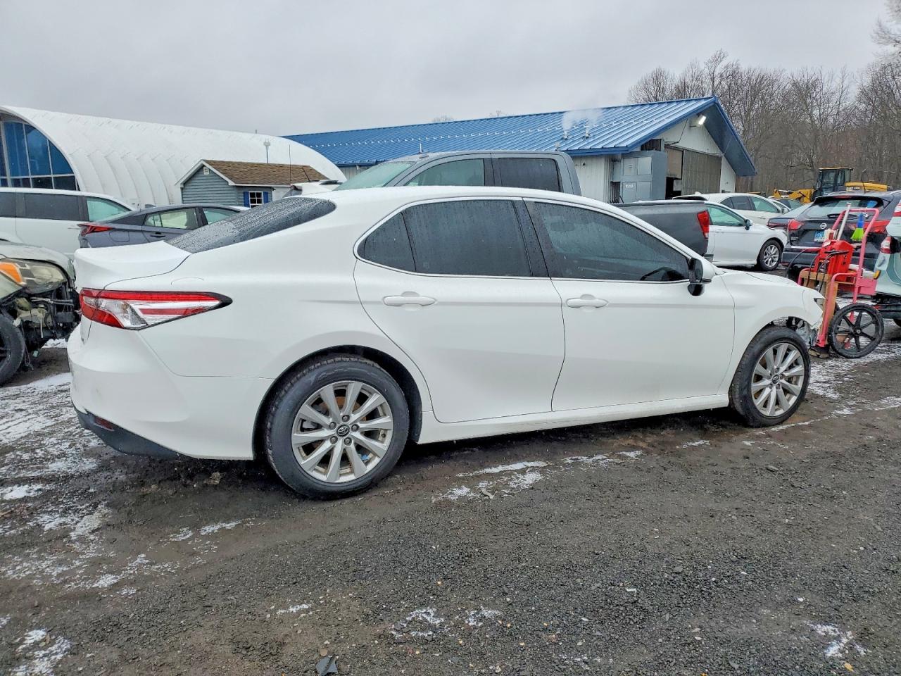 2020 TOYOTA CAMRY LE photo 3