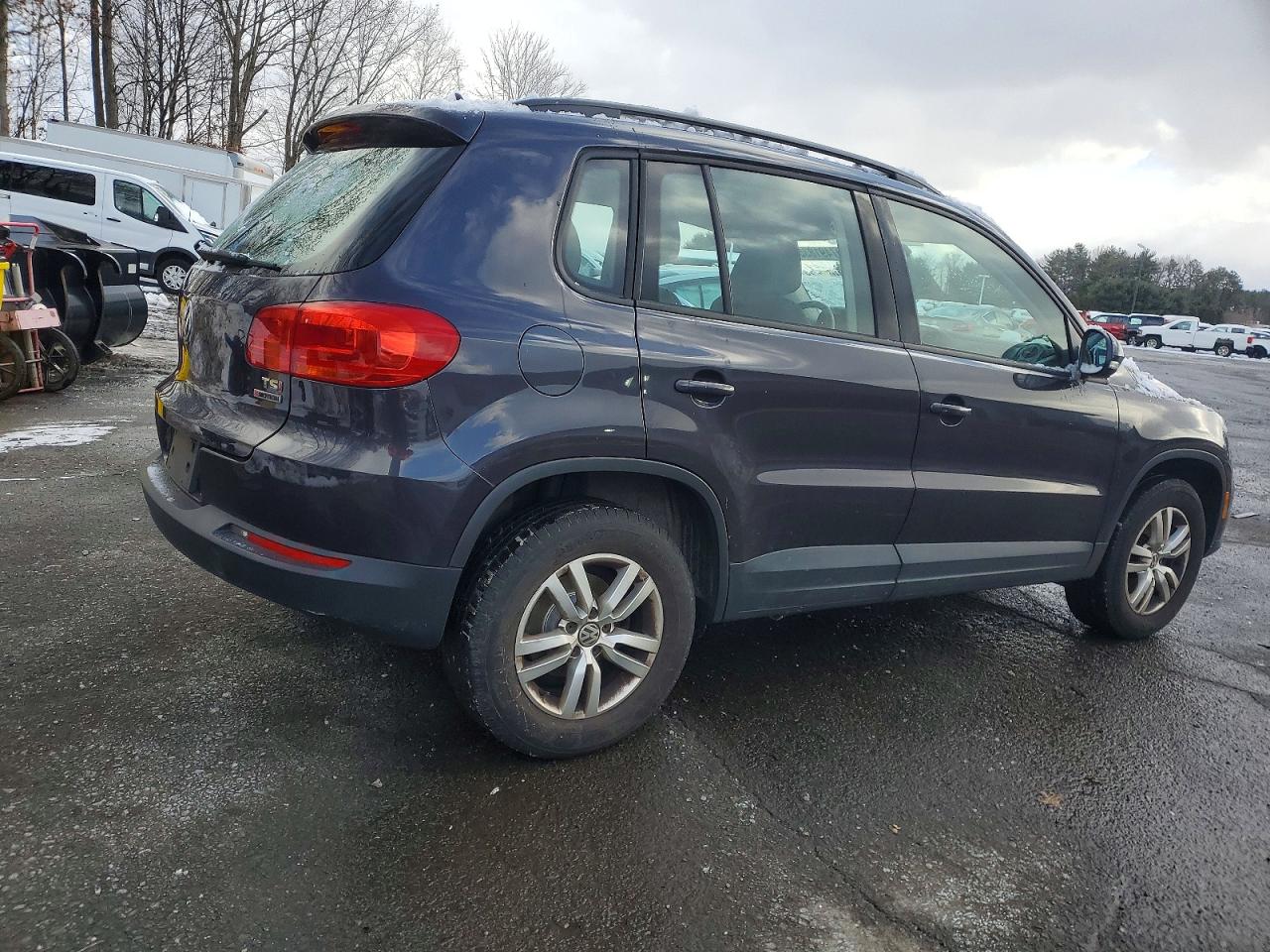 2016 VOLKSWAGEN TIGUAN S photo 3