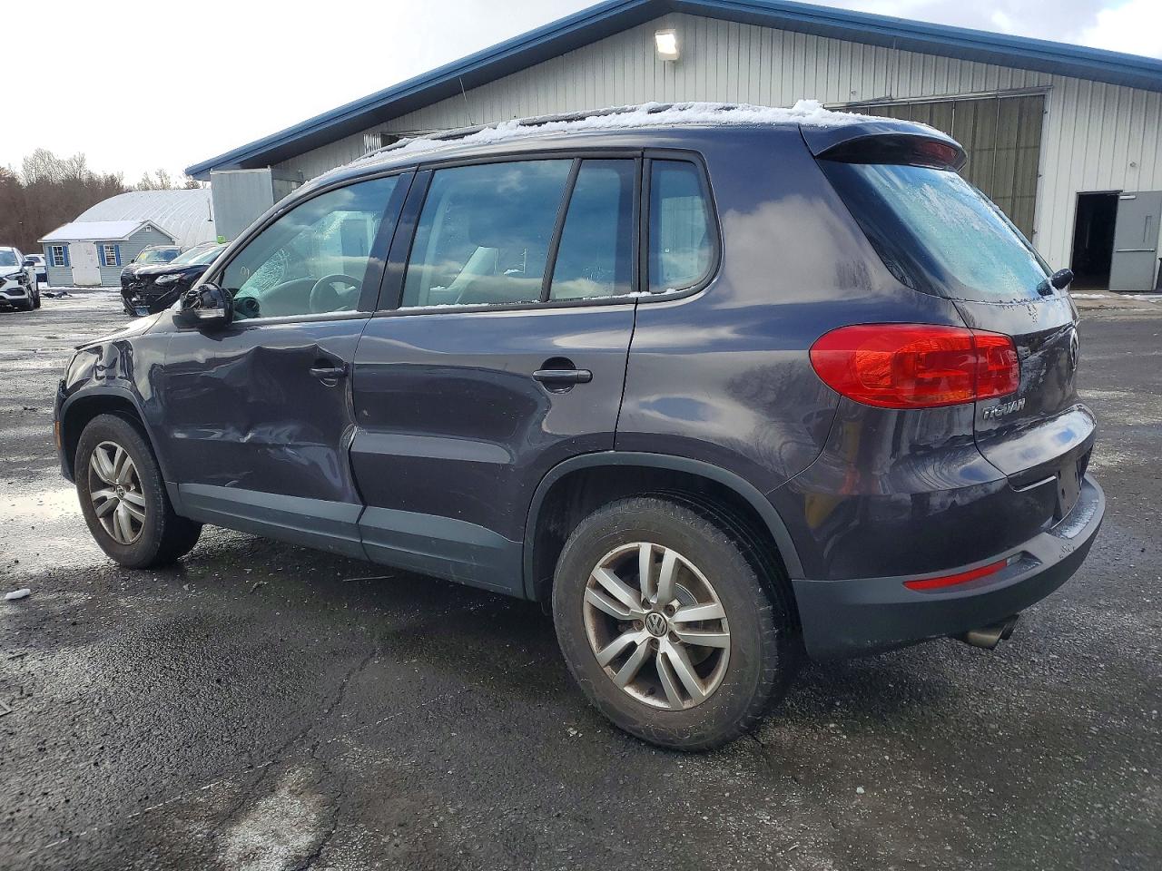 2016 VOLKSWAGEN TIGUAN S photo 2