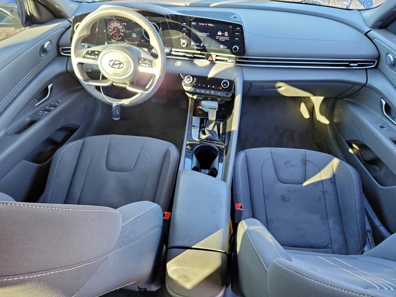 2022 HYUNDAI ELANTRA SEL photo 8