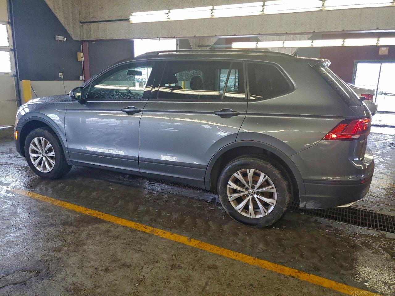 2020 VOLKSWAGEN TIGUAN S photo 2