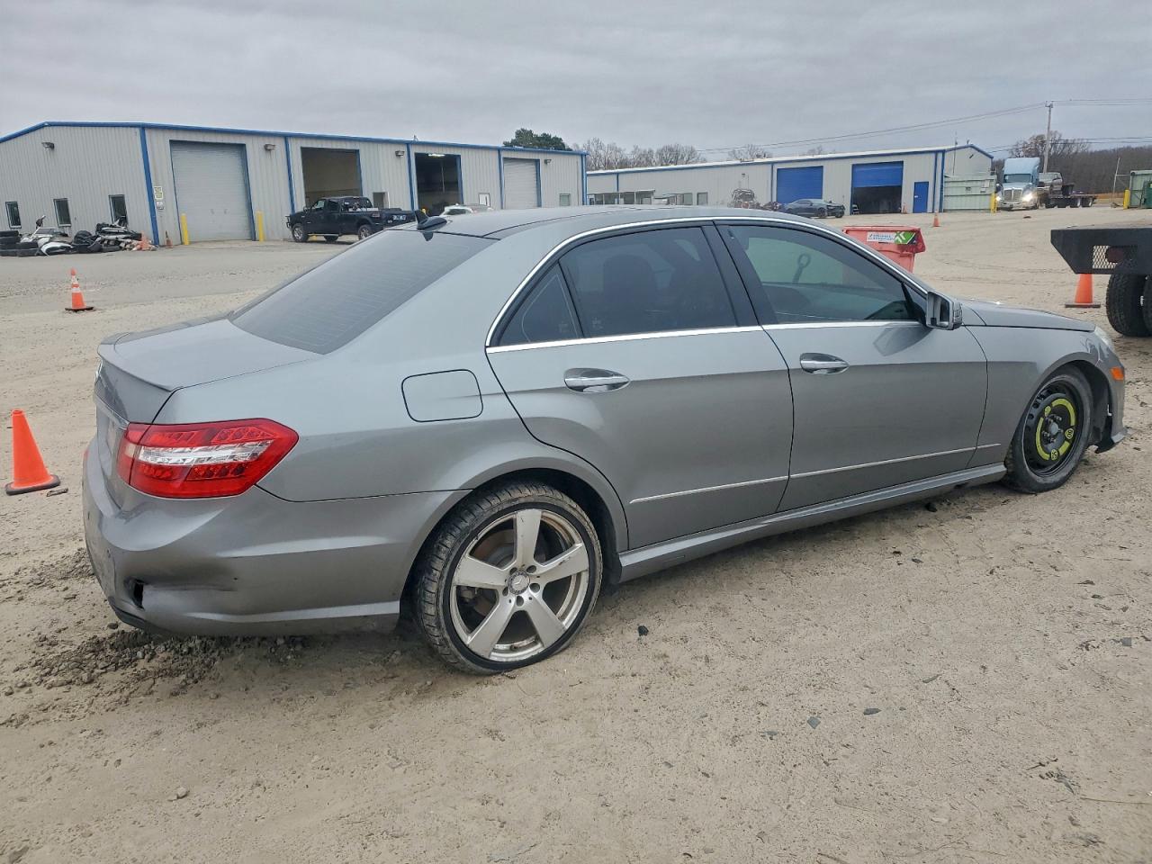 2011 MERCEDES-BENZ E 350 photo 3