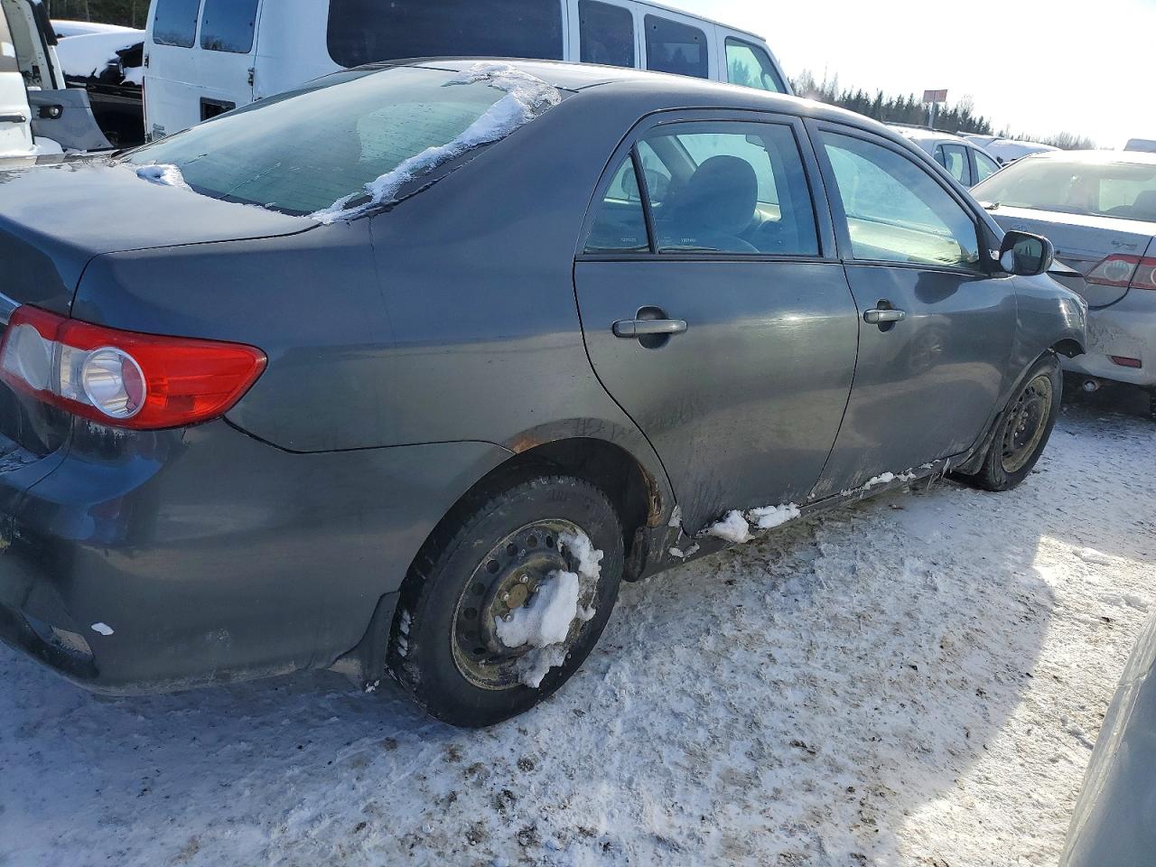 2013 TOYOTA COROLLA BASE photo 3