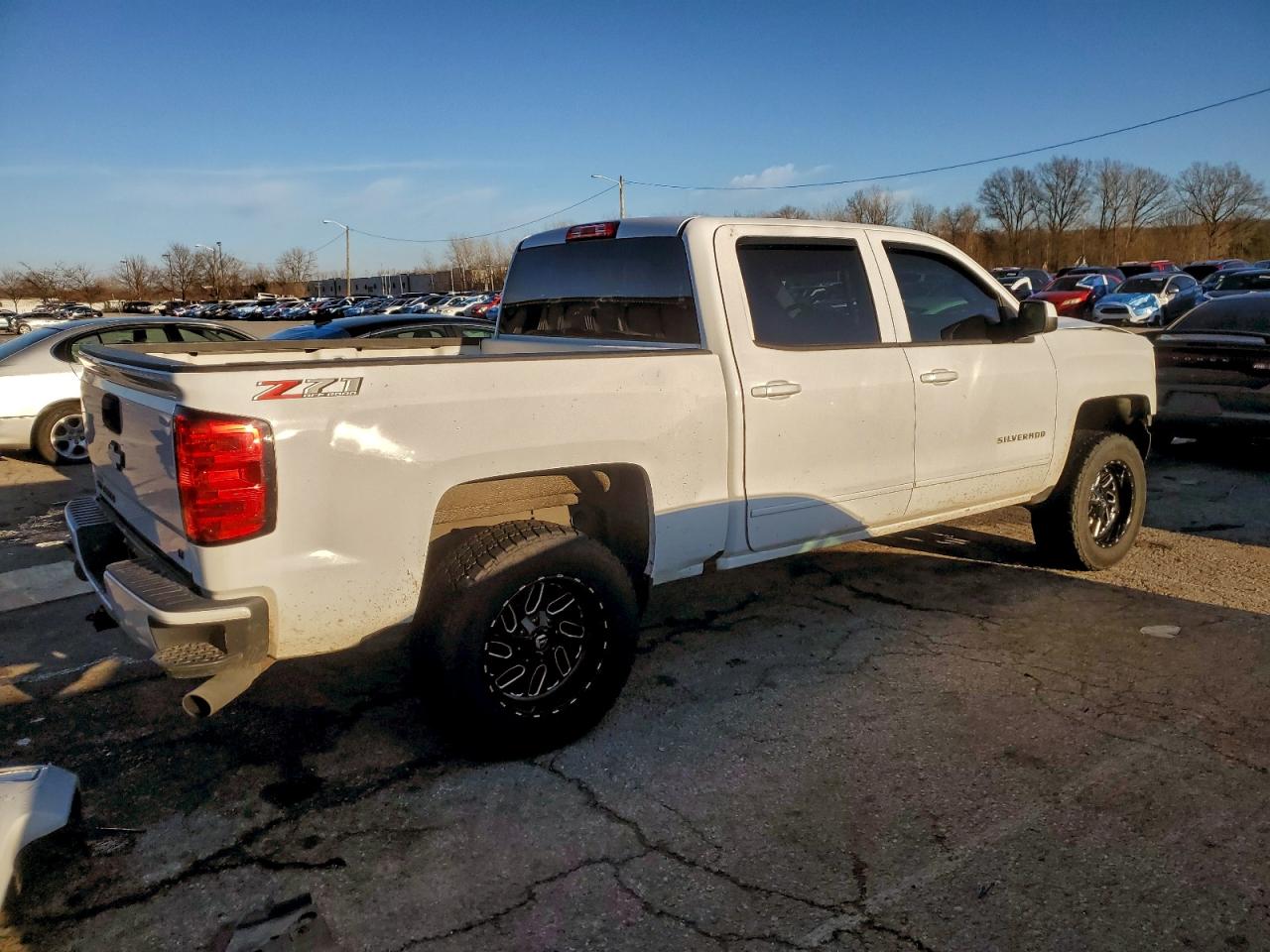 2018 CHEVROLET SILVERADO K1500 LT photo 3