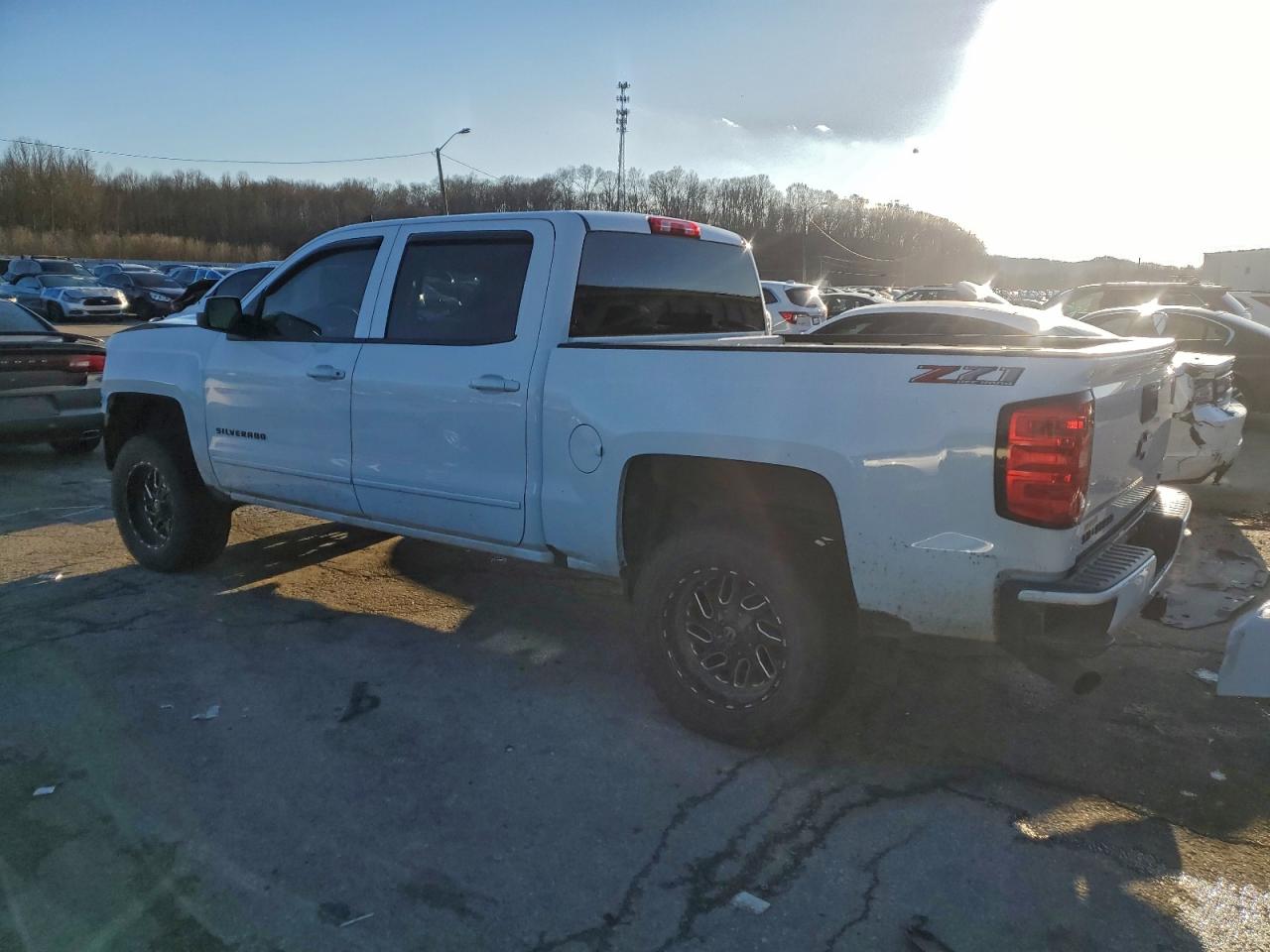 2018 CHEVROLET SILVERADO K1500 LT photo 2