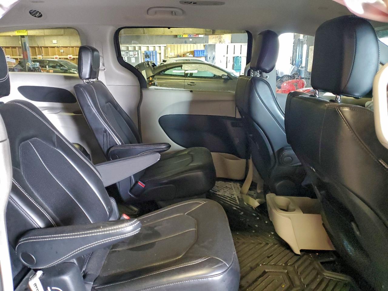 2023 CHRYSLER PACIFICA TOURING L photo 11