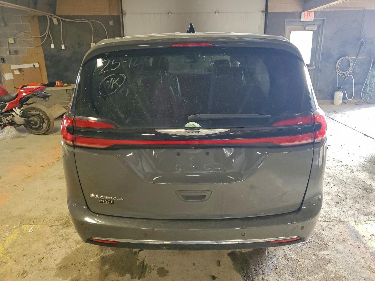 2023 CHRYSLER PACIFICA TOURING L photo 6
