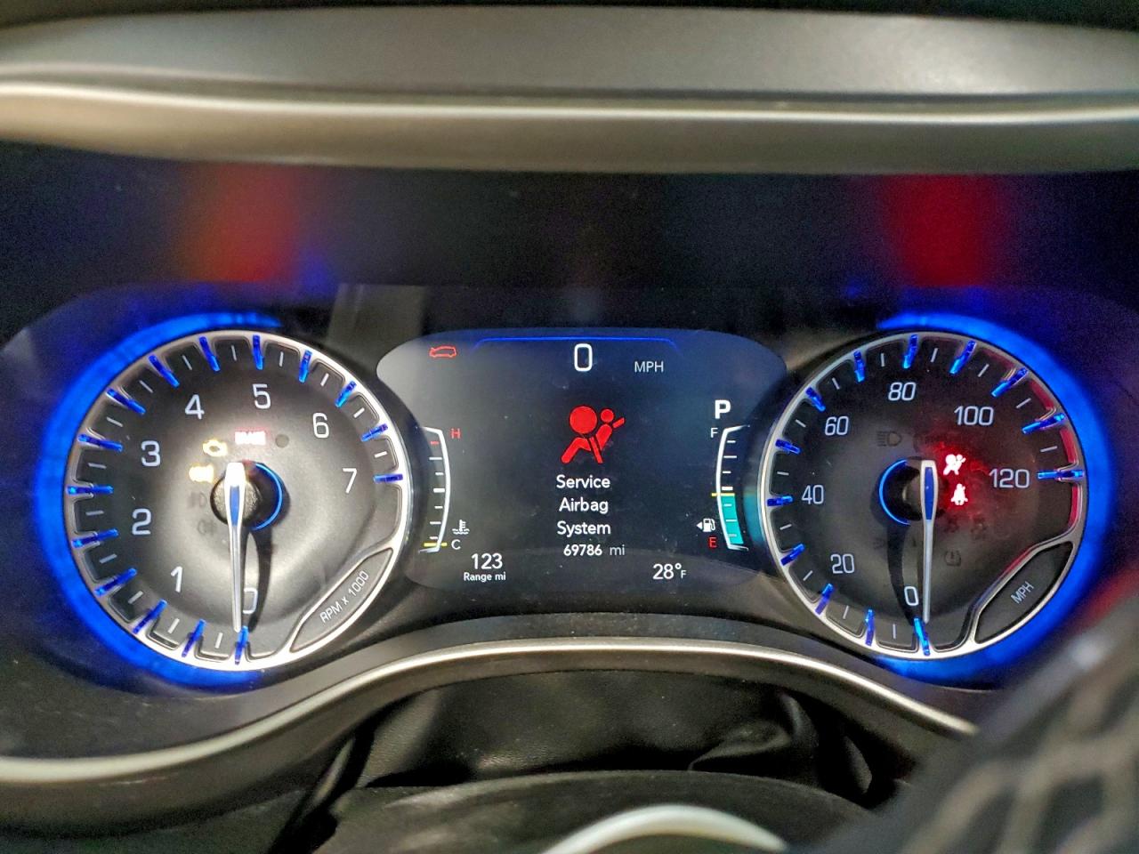 2023 CHRYSLER PACIFICA TOURING L photo 9