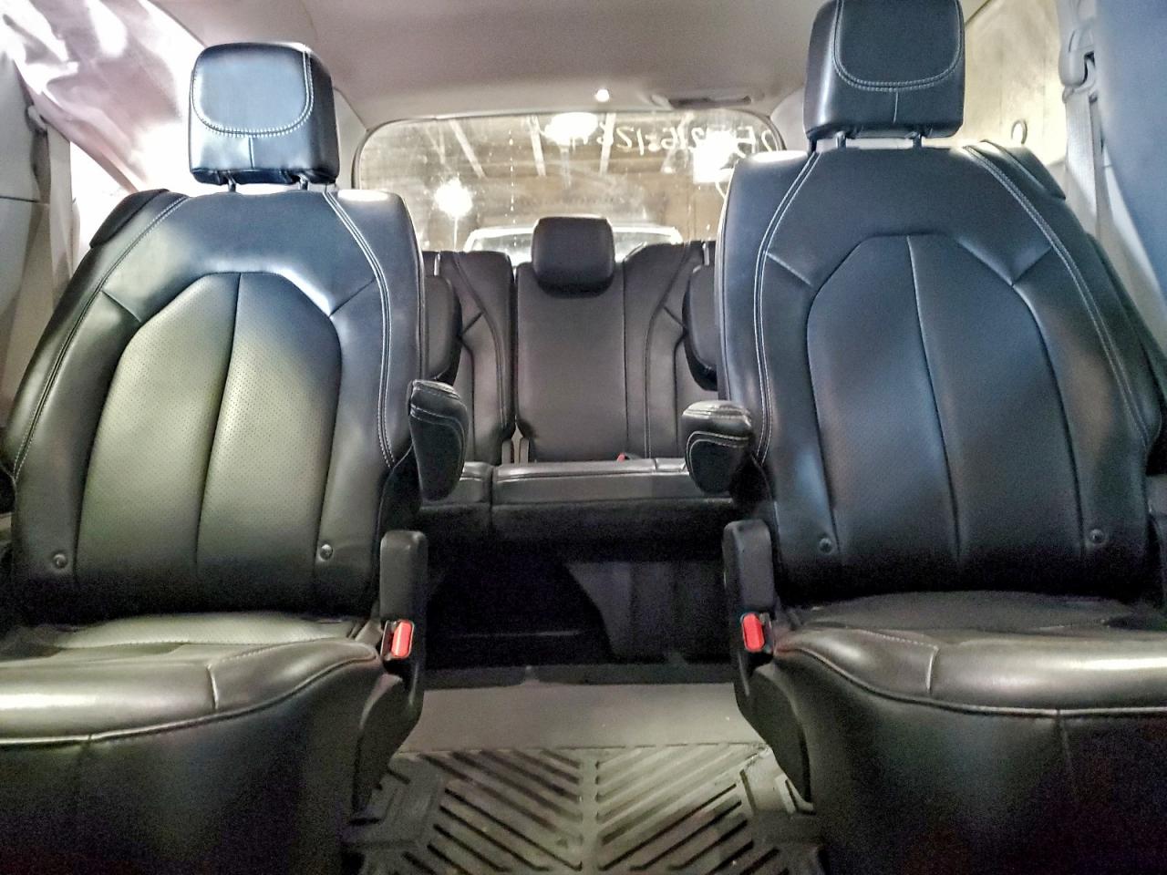 2023 CHRYSLER PACIFICA TOURING L photo 10