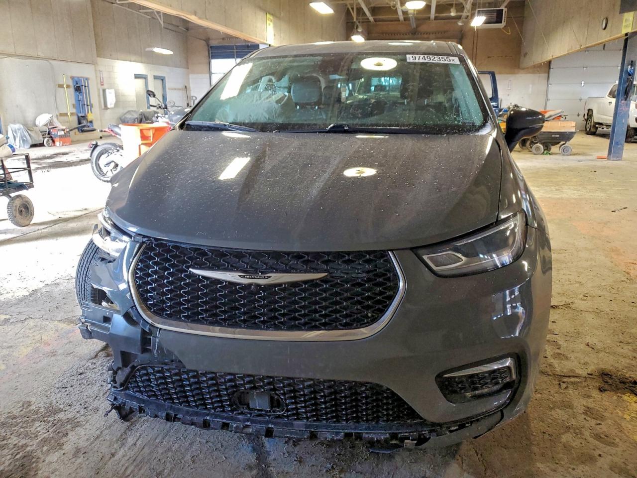 2023 CHRYSLER PACIFICA TOURING L photo 5