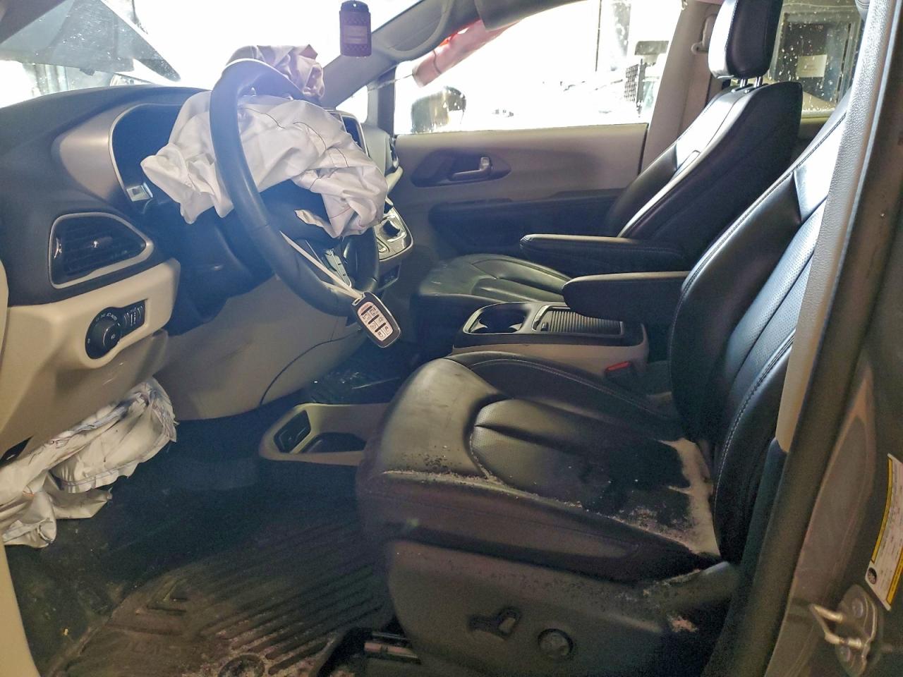 2023 CHRYSLER PACIFICA TOURING L photo 7