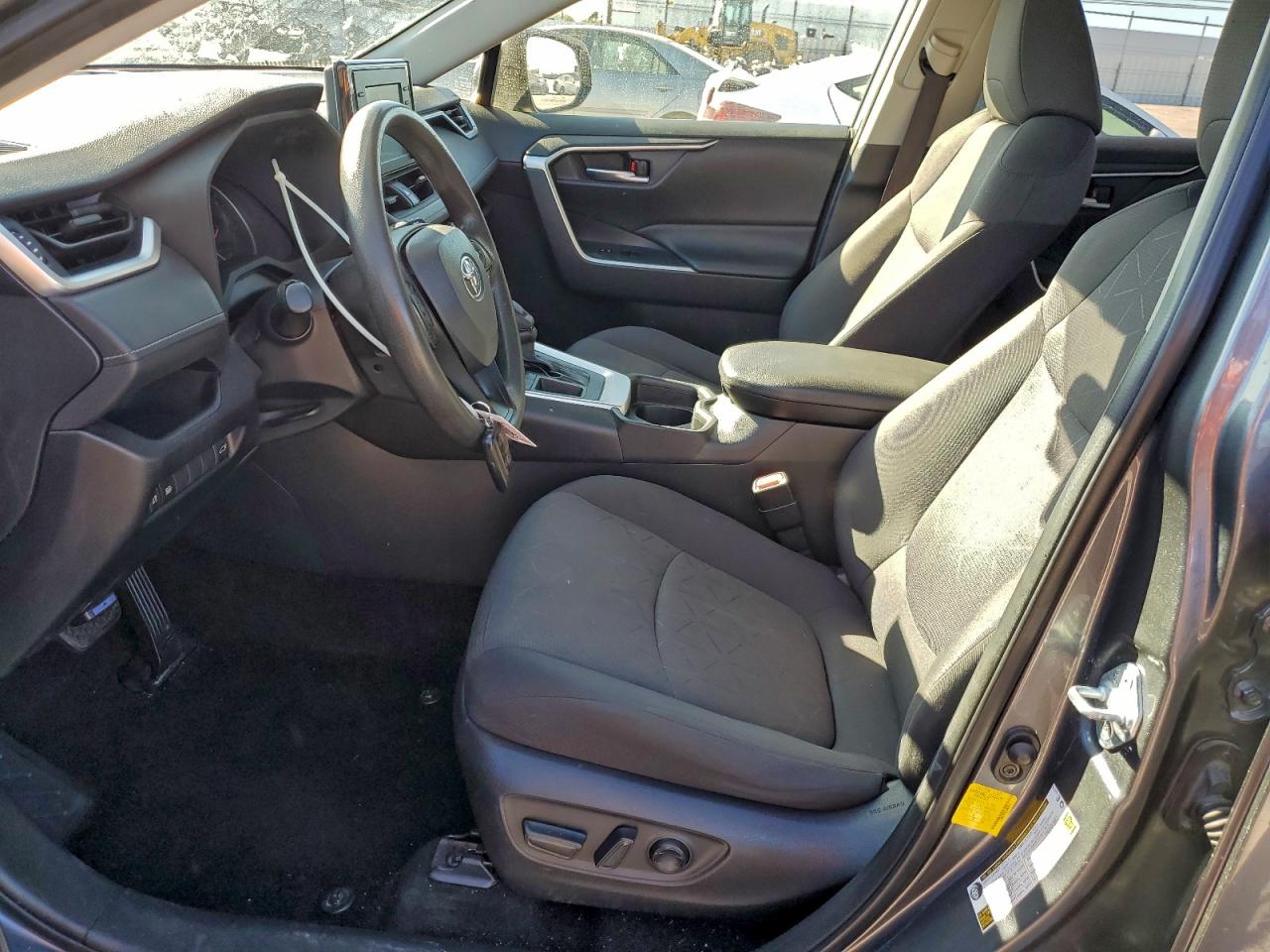 2019 TOYOTA RAV4 XLE photo 7