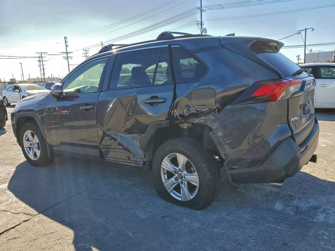 2019 TOYOTA RAV4 XLE photo 2