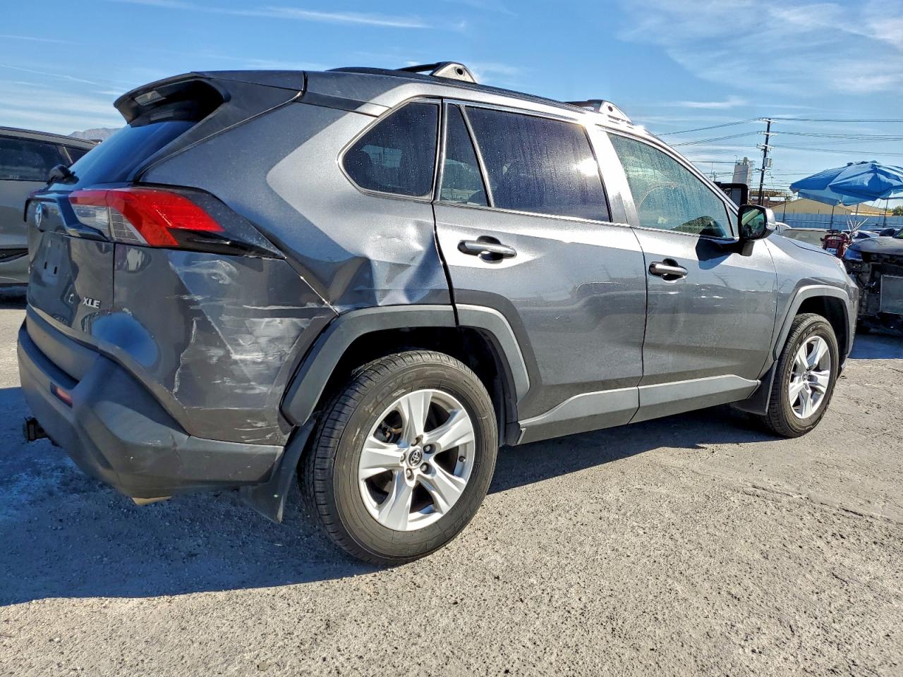 2019 TOYOTA RAV4 XLE photo 3