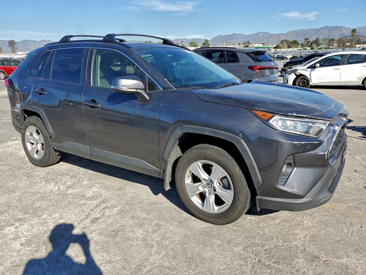 2019 TOYOTA RAV4 XLE photo 4