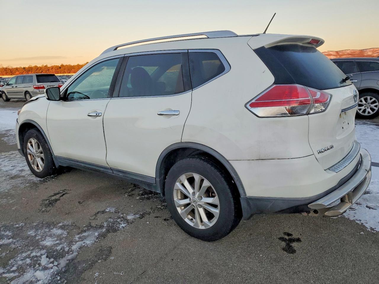 2016 NISSAN ROGUE S photo 2