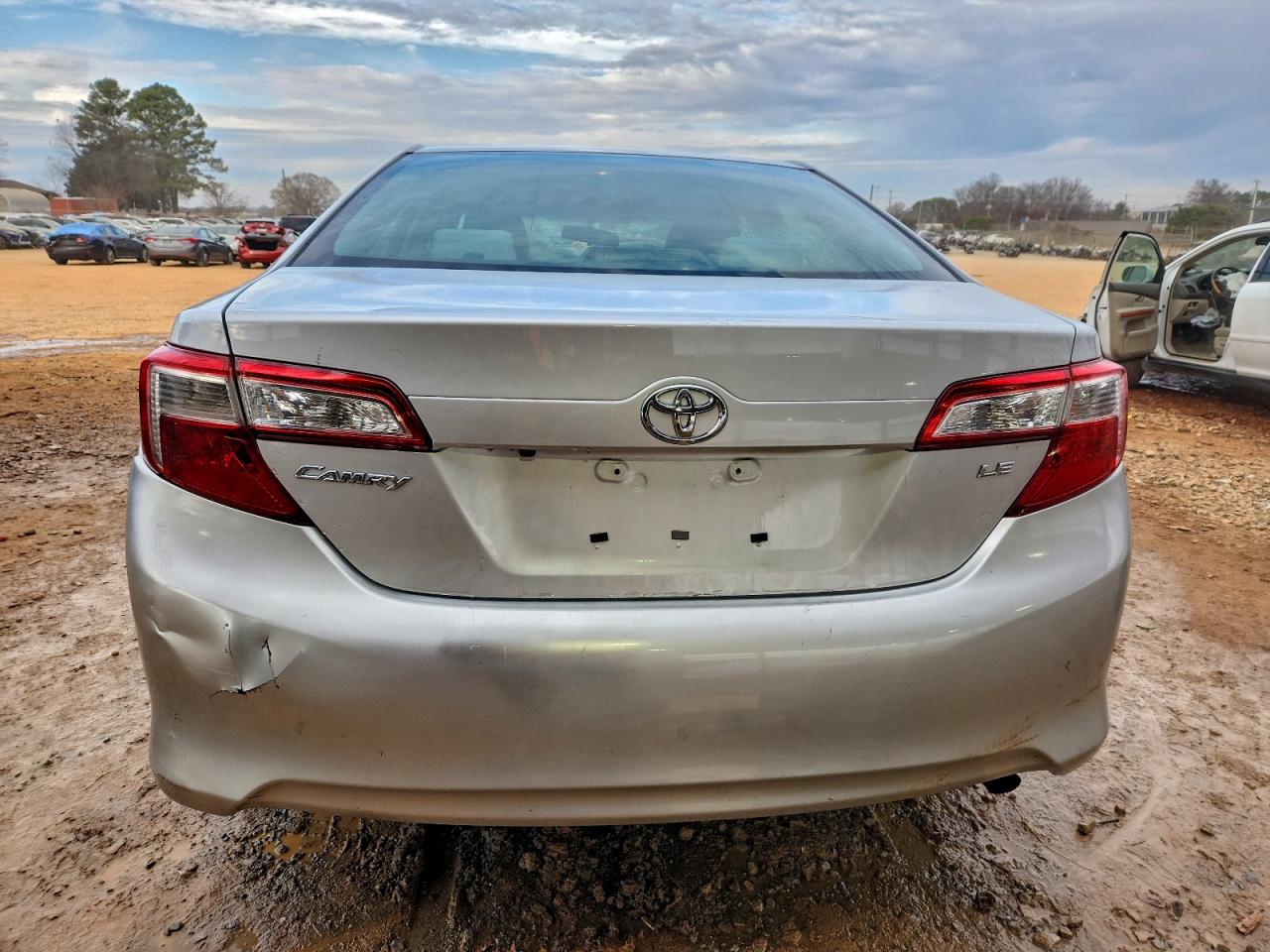 2014 TOYOTA CAMRY L photo 6