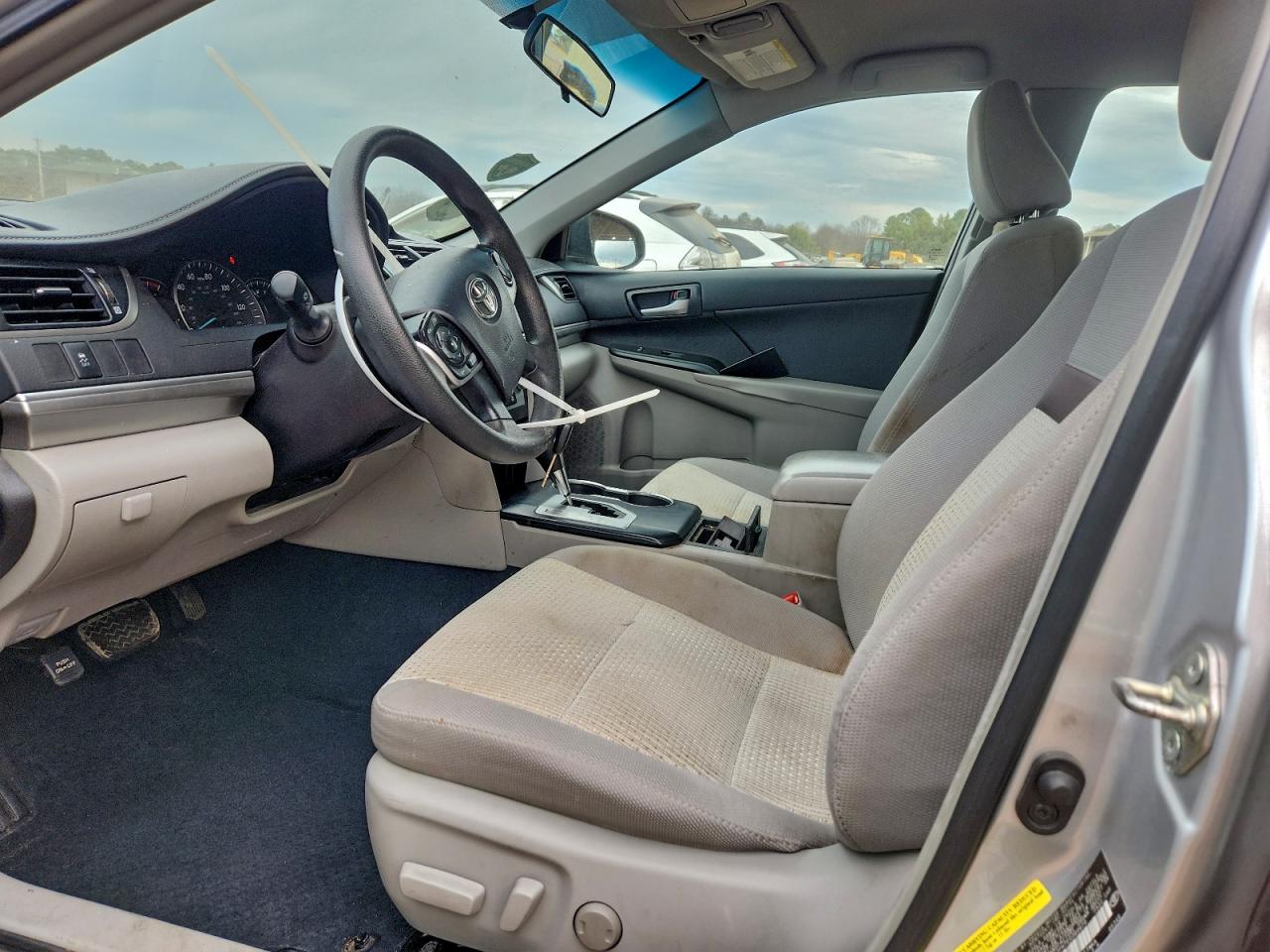 2014 TOYOTA CAMRY L photo 7