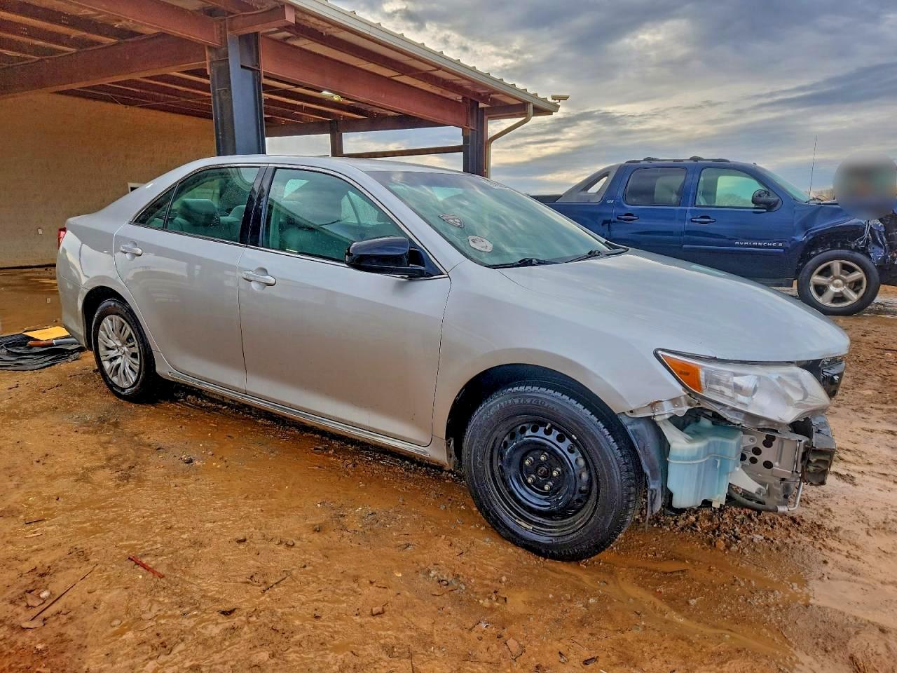 2014 TOYOTA CAMRY L photo 4