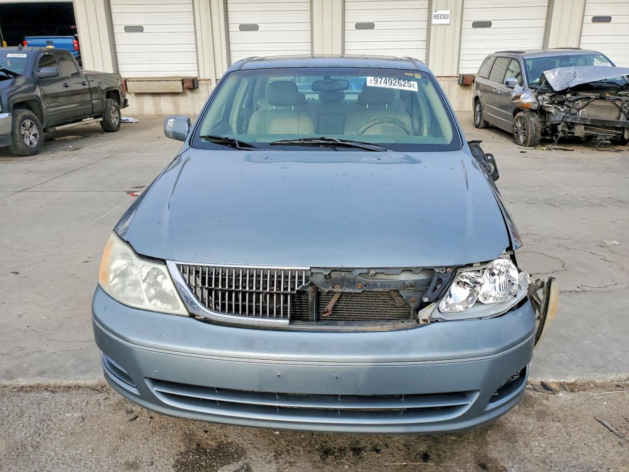 2002 TOYOTA AVALON XL photo 5